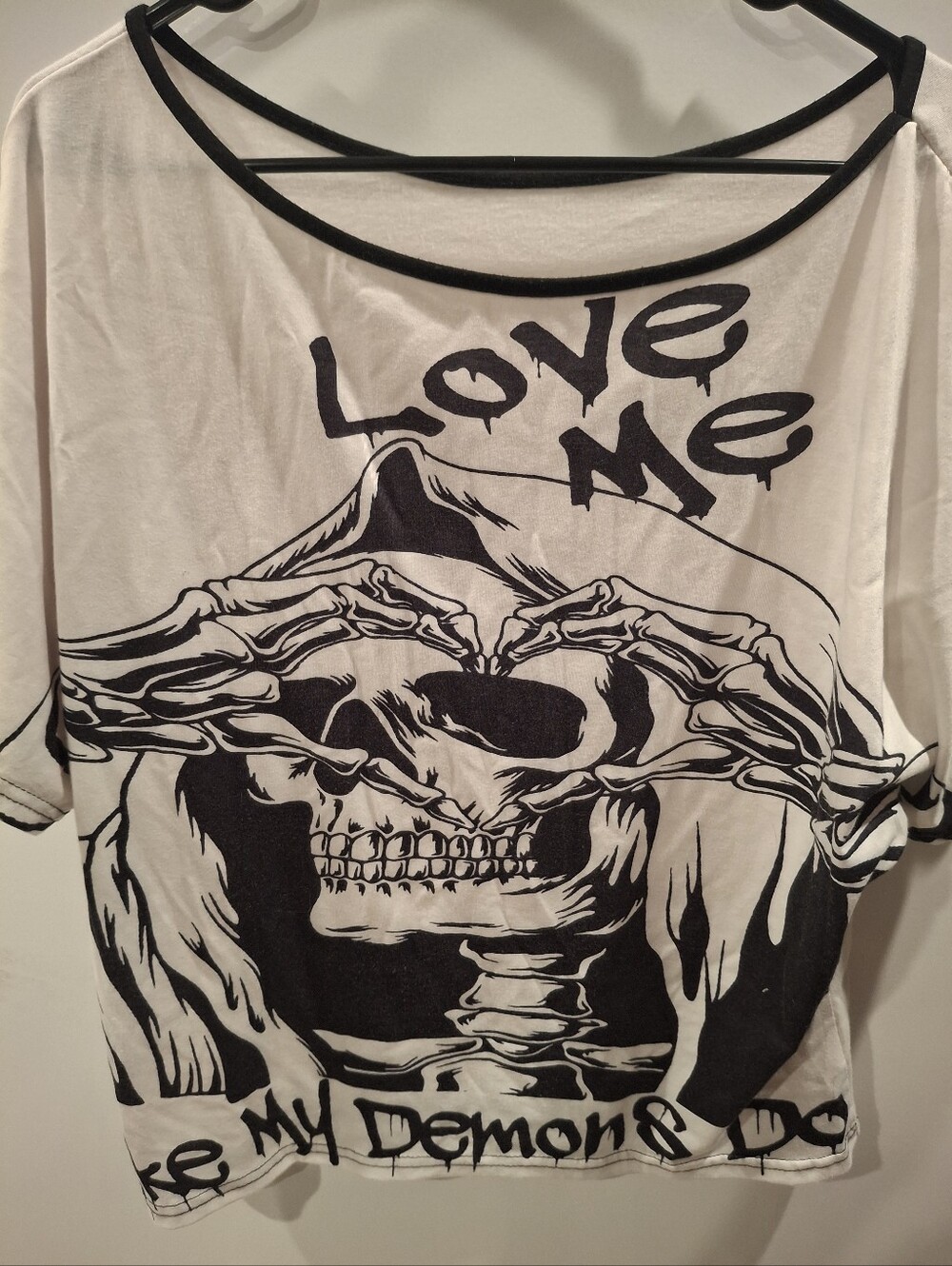 Source Unknown White Tee with Black Skull Graphic
